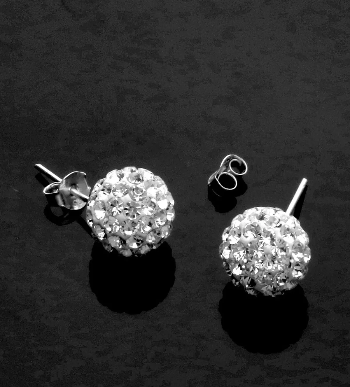 Pendientes de plata bola resina cristales checos 240_PCB-10 pendientes-de-plata-bola-fresina-cristal-checo-240_PCB-10 fondo negro sin retoque