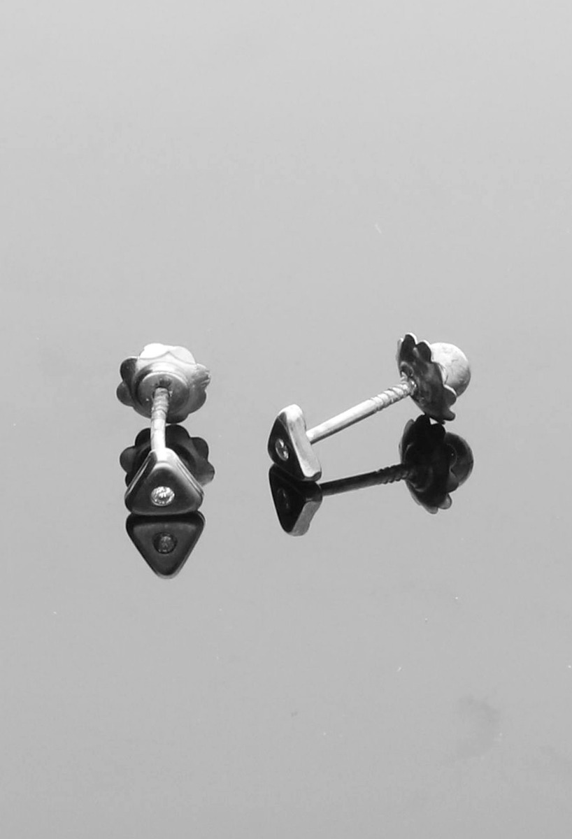 Pendientes oro con diamante dormilonas para bebé 095_450569-TRI pendientes_oro_blanco_18k_con_diamante_para_bebe_foto_sin recortar_095_450569-tri_01