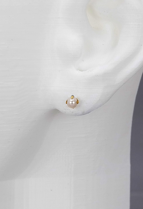 Pendientes para niña en oro y perlas 026_1193 Pendientes de niña en oro de ley de perla de 4 milimetros con engaste de 4 garras y sistema de tuerca en joyeria online al precio mas barato de internet peto