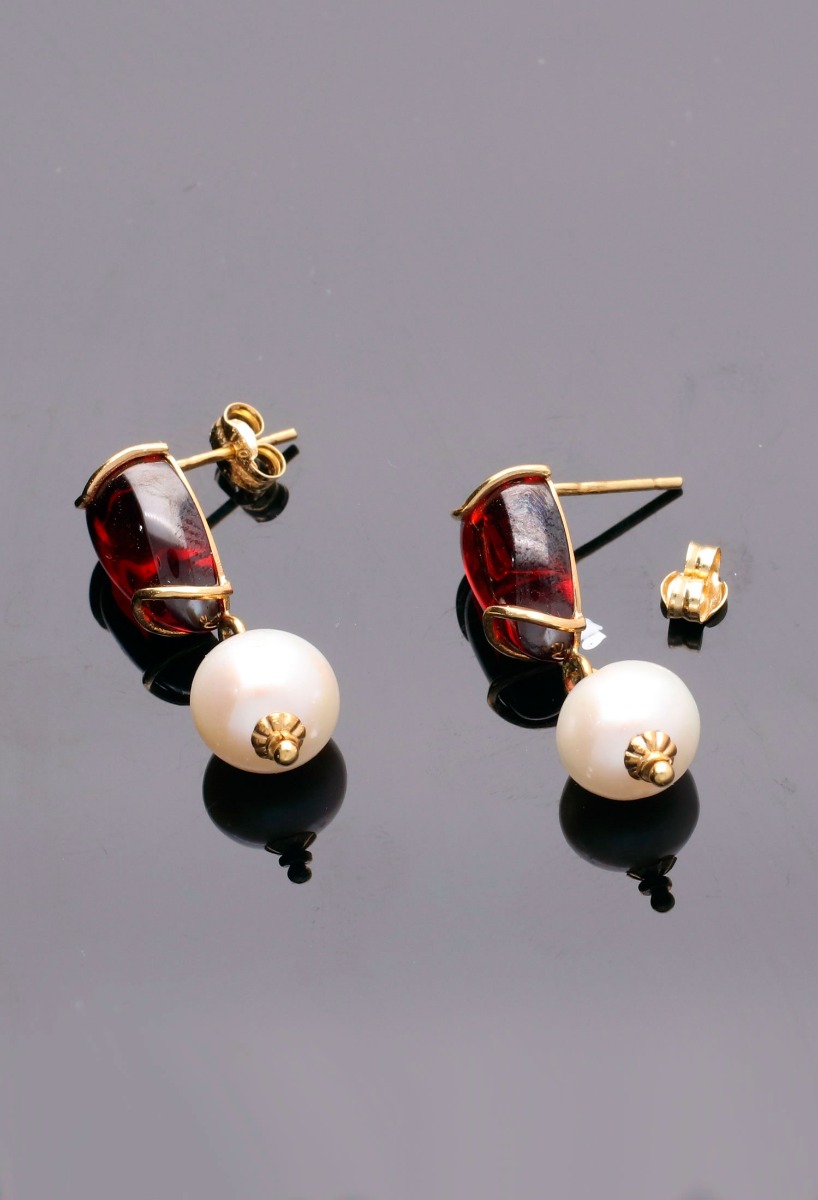 Pendientes largos oro 18k con cuarzo rojo y perla 140_P-2.461-4 pendiente-oro-18-ktes-perla-y-cuarzo-ahumado-vista sin recortar-140_P-2.461-4_02