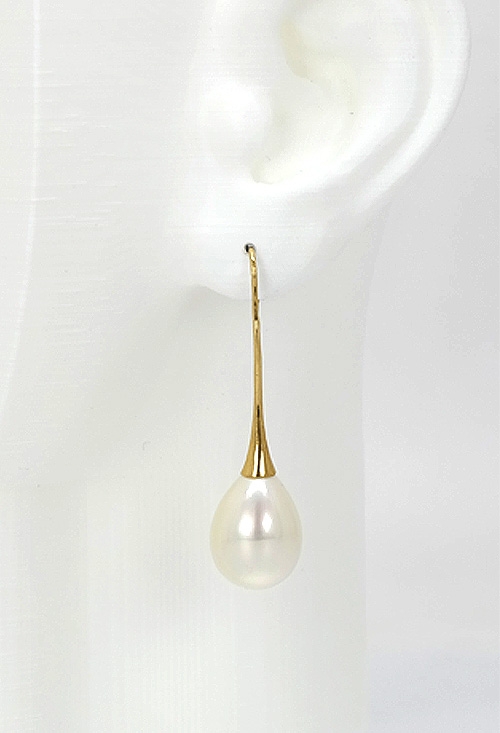 Pendientes oro 18 ktes con perlas manacor pendientes largos de oro con perla manacor vista en modelo 002_52349-P_02