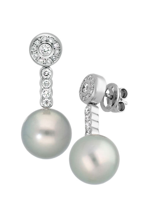 pendientes largos oro blanco 18 kilates con diamantes y perla cultivada gris tahiti foto de lado