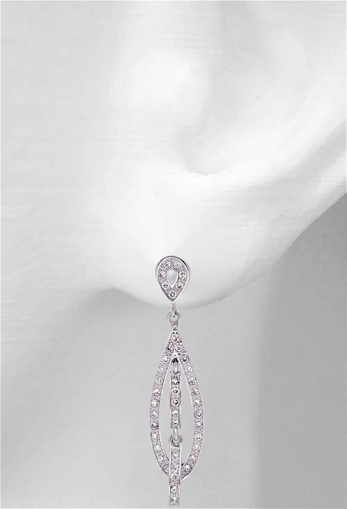 pendientes largos para novia oro blanco 18 kilates con diamantes foto en modelo maniqui 210_1336_M