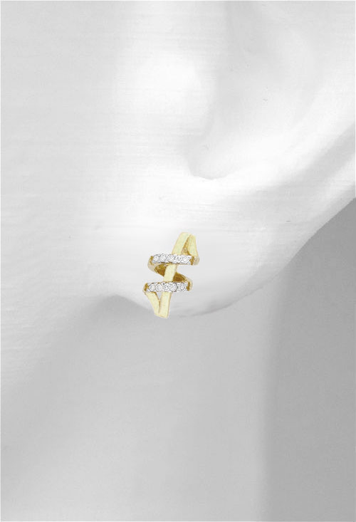 pendientes oro amarillo 18 kilates con diamantes sistema ballestilla precio barato en joyeria online fotografia en expositor forma de oreja 100_11512T_02