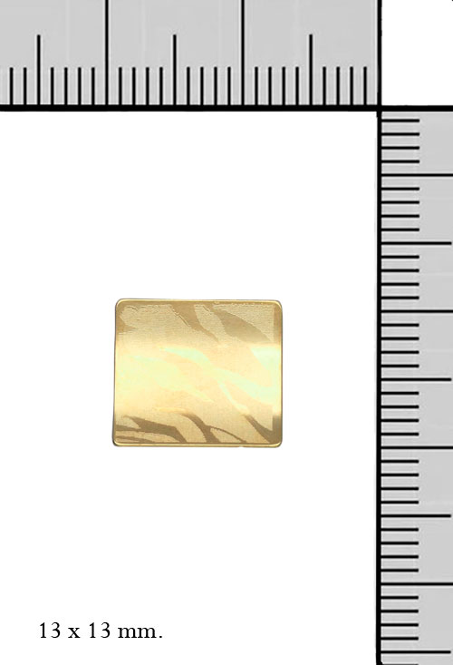 pendientes oro amarillo 18 kilates cuadrado convexo grabado laser foto con medidas 002_51636-P