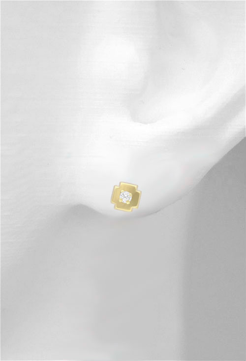 pendientes oro amarillo 18 kilates y circonita con forma de cruz fotografia maniqui oreja 100_B093