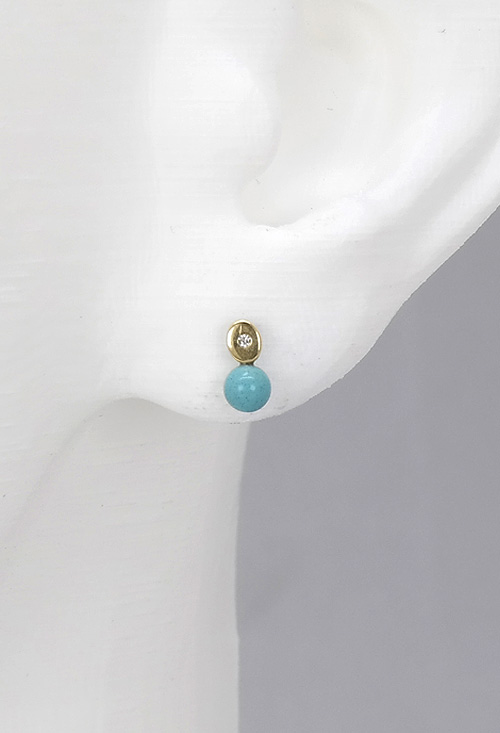 pendientes oro amarillo 18k con turquesas y diamantes foto maniqui oreja 095_463372-OV-T_02