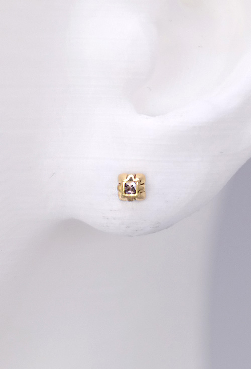 pendientes oro para bebe bisel cuadrado circonita central foto modelo 057_44389-0000_02