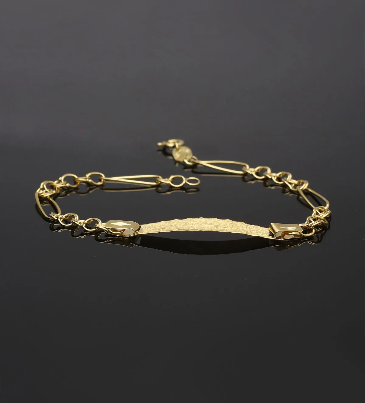 Pulsera de oro con chapa para Comunión 036_BB_25P7 pulsera-de-oro-con-chapa-para-nina 197_353-C fondo negro