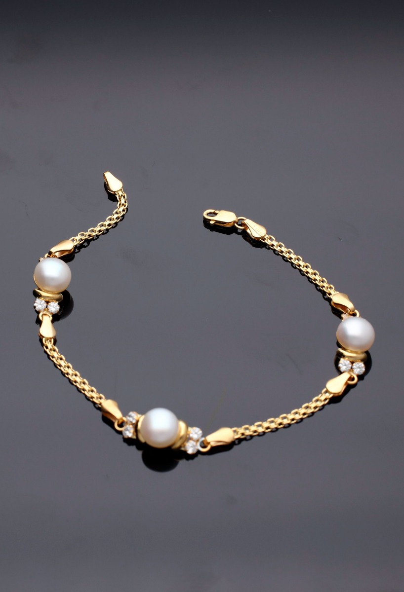 Pulsera en oro con perlas y circonitas 146_AN14-P pulsera oro 18k con perlas y circonitas foto fondo negro para web