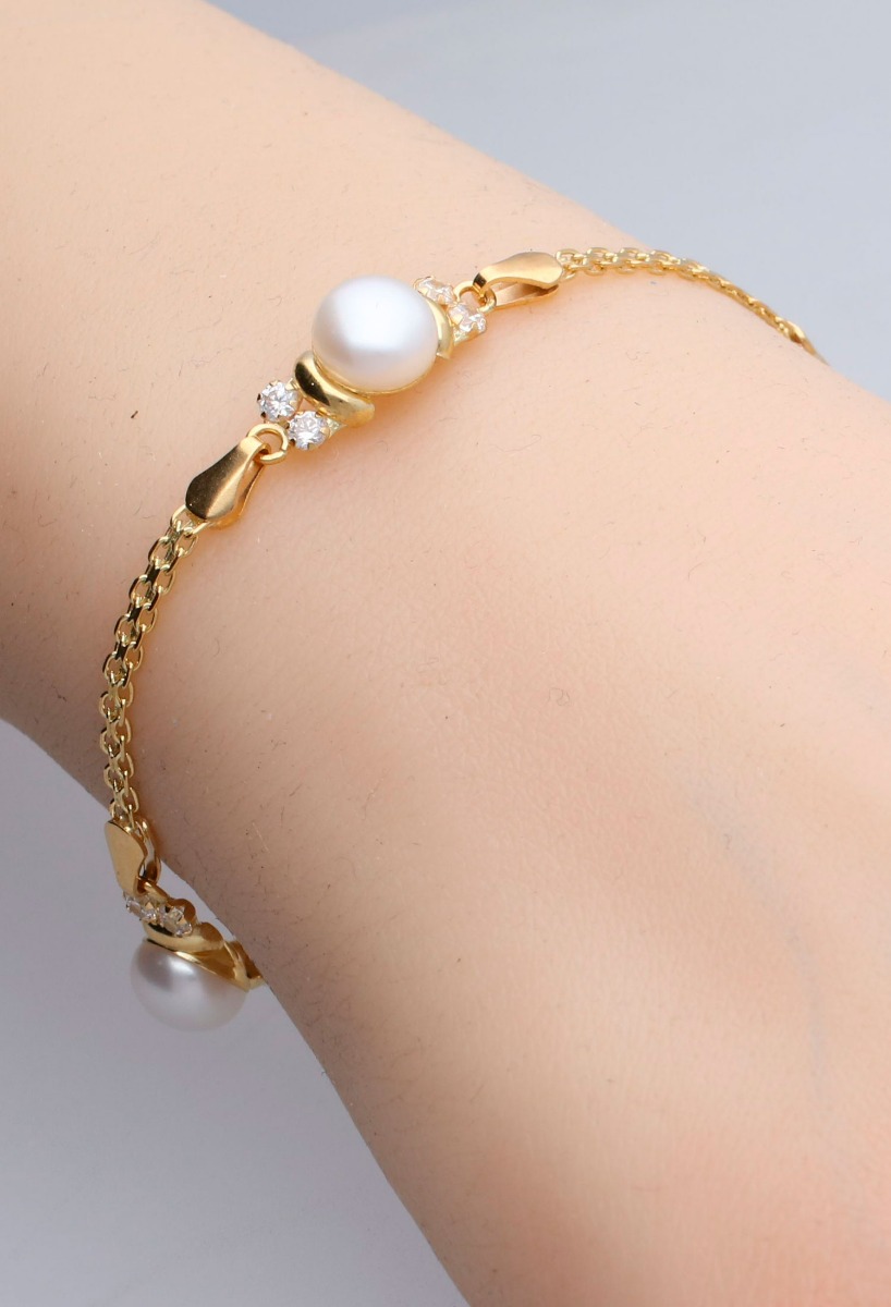 Pulsera en oro con perlas y circonitas 146_AN14-P pulsera oro 18k con perlas y circonitas foto puesta en muñeca para web