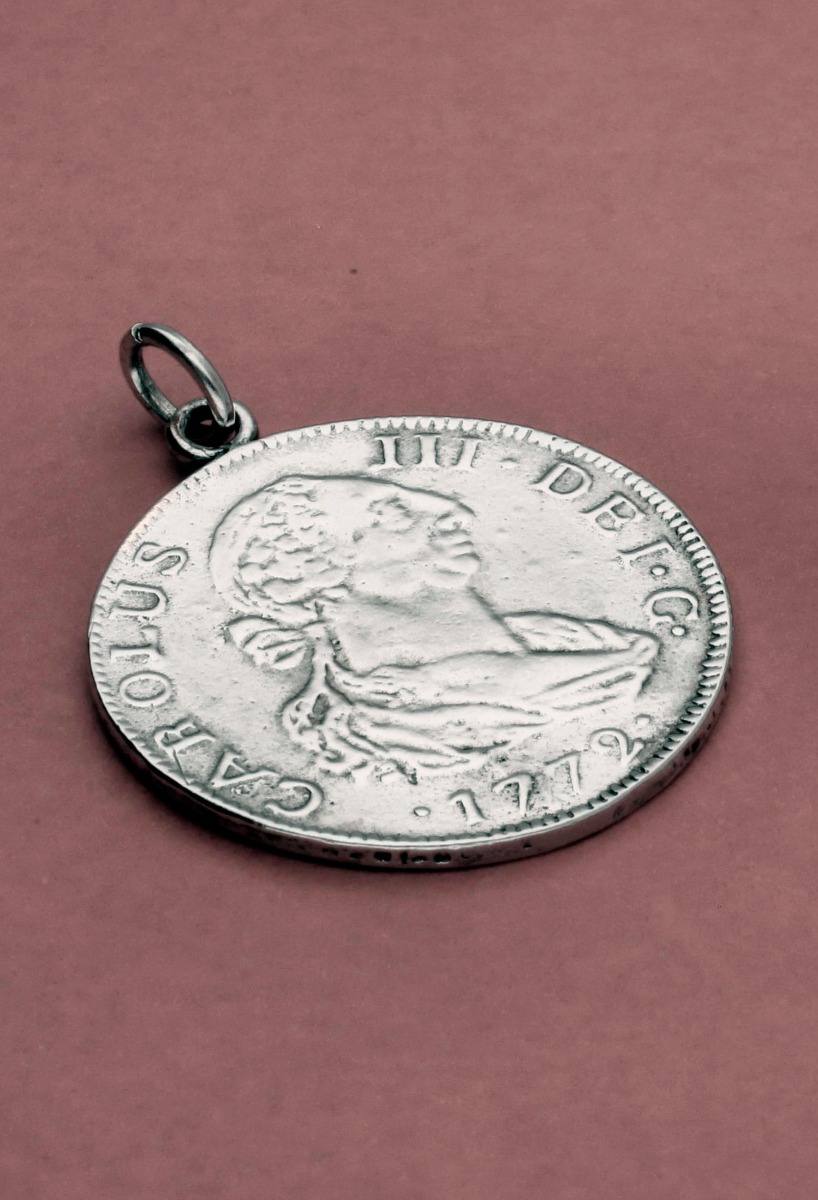 Colgante plata ley moneda 240_CARO-30 reproducion moneda de plata carlos tercero fotografia sin recortar para web el rubi joyeros