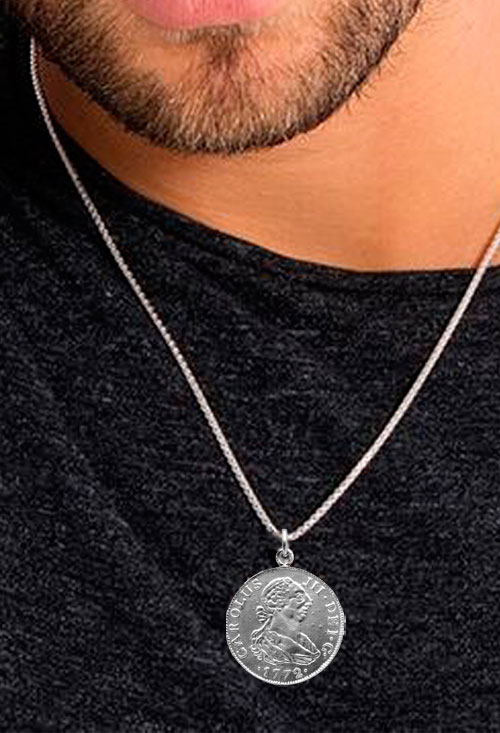 Colgante plata ley moneda 240_CARO-30 reproducion moneda de plata carlos tercero fotografia en modelo para web el rubi joyeros