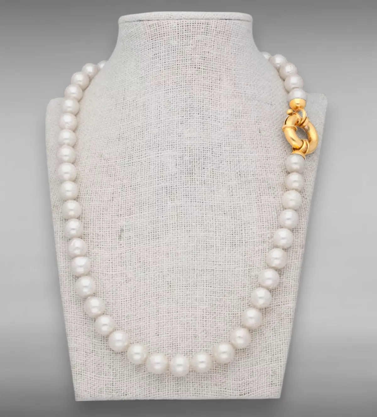 Collar de perlas cultivadas Akoya 083_H3357B2022-C collar de perlas cultivadas akoya de 8.8,5 mm. con reason de oro