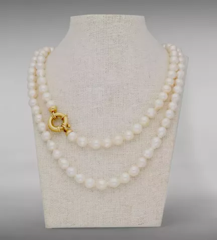 collar de perlas cultivadas con broche de oro