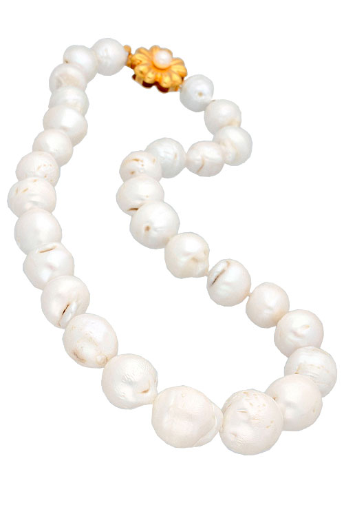 collar perlas cultivadas barrocas con broche oro fotografia para web toma completa