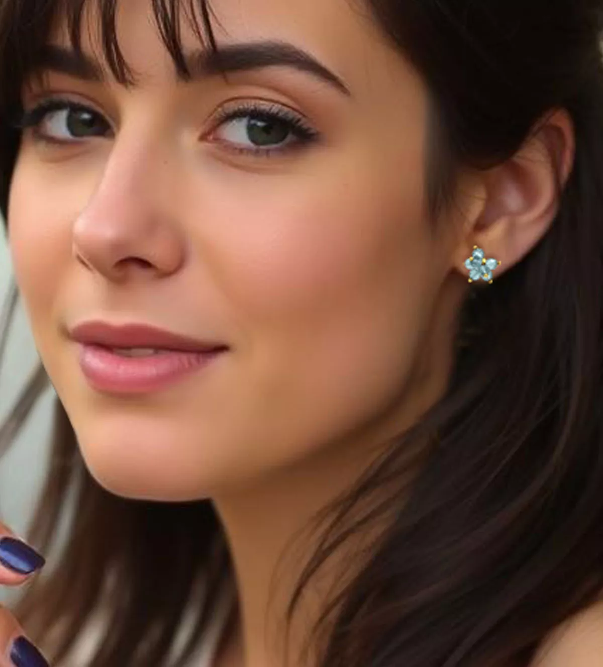 Pendientes de oro "Racimo Azul" pendientes de oro racimo azul foto modelo