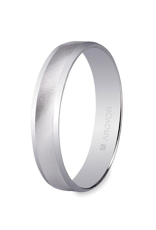 Alianza en oro blanco 18K media caña banda central diagonales, 4mm. Argyor 5B40308