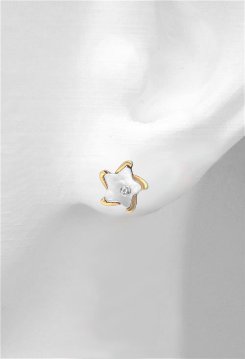 Pendientes de oro amarillo 18 ktes nácar y diamantes. 005_1-12079-0-1 pendiente oro amarillo 18 kilates nacar y diamante forma de estrella foto maniqui 005_12079-0-1_02