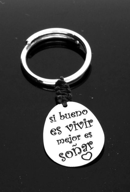 Llavero de plata sí bueno es vivir mejor es soñar 266_094271-1-10 fondo negro