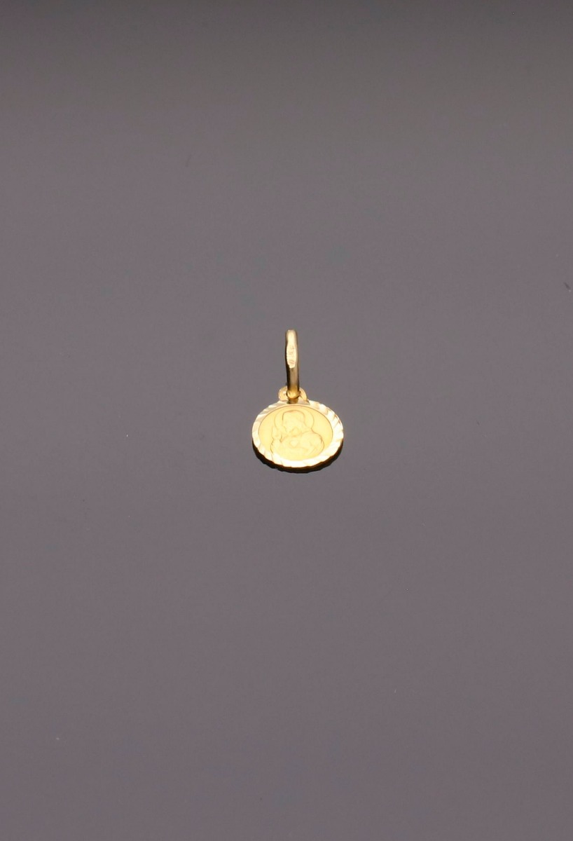 Medalla religiosa "lenteja" Sagrado Corazón 084_M890-1 medalla sagrado corazon oro ley 18k tamaño lenteja vista sin recortar sobre fondo oscuro