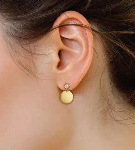 pendientes-de-oro-disco-con-circon-030_EC-61 modelo mujer