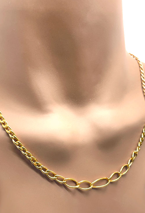 Gargantilla oro amarillo eslabones barbados disminución 037_064 collar gargantilla oro amarillo 18 kilates eslabones barbados disminucion toma modelo