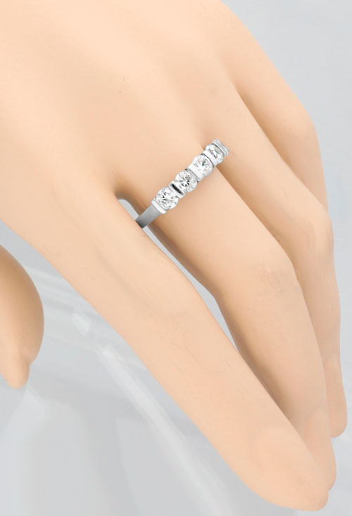 Anillo plata ley con circonitas media alianza para mujer 280_2010587 media alianza plata con circonitas foto modelo 280_2010587_03