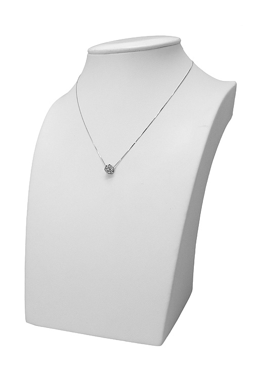 gargantilla oro blanco y diamantes motivo roseta puesta en peto 095_523431_02