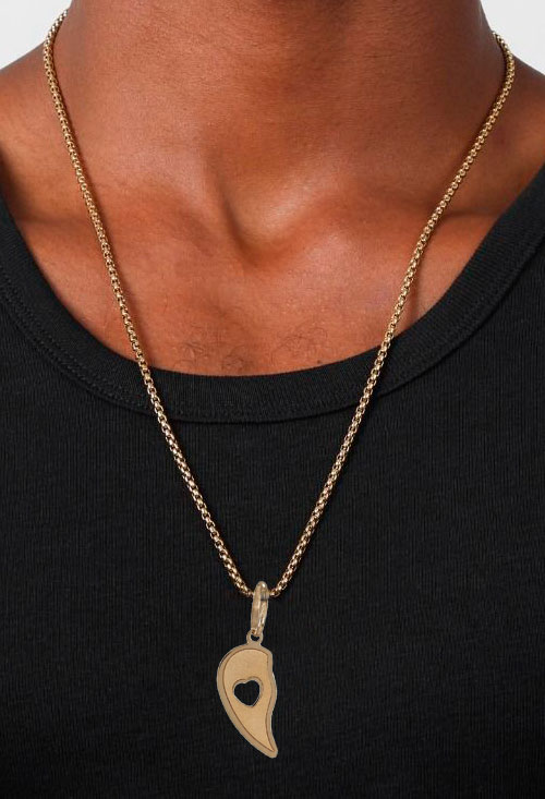 corazon partido oro amarillo 18 ktes mate brillo foto modelo masculino 085_4910-M_02