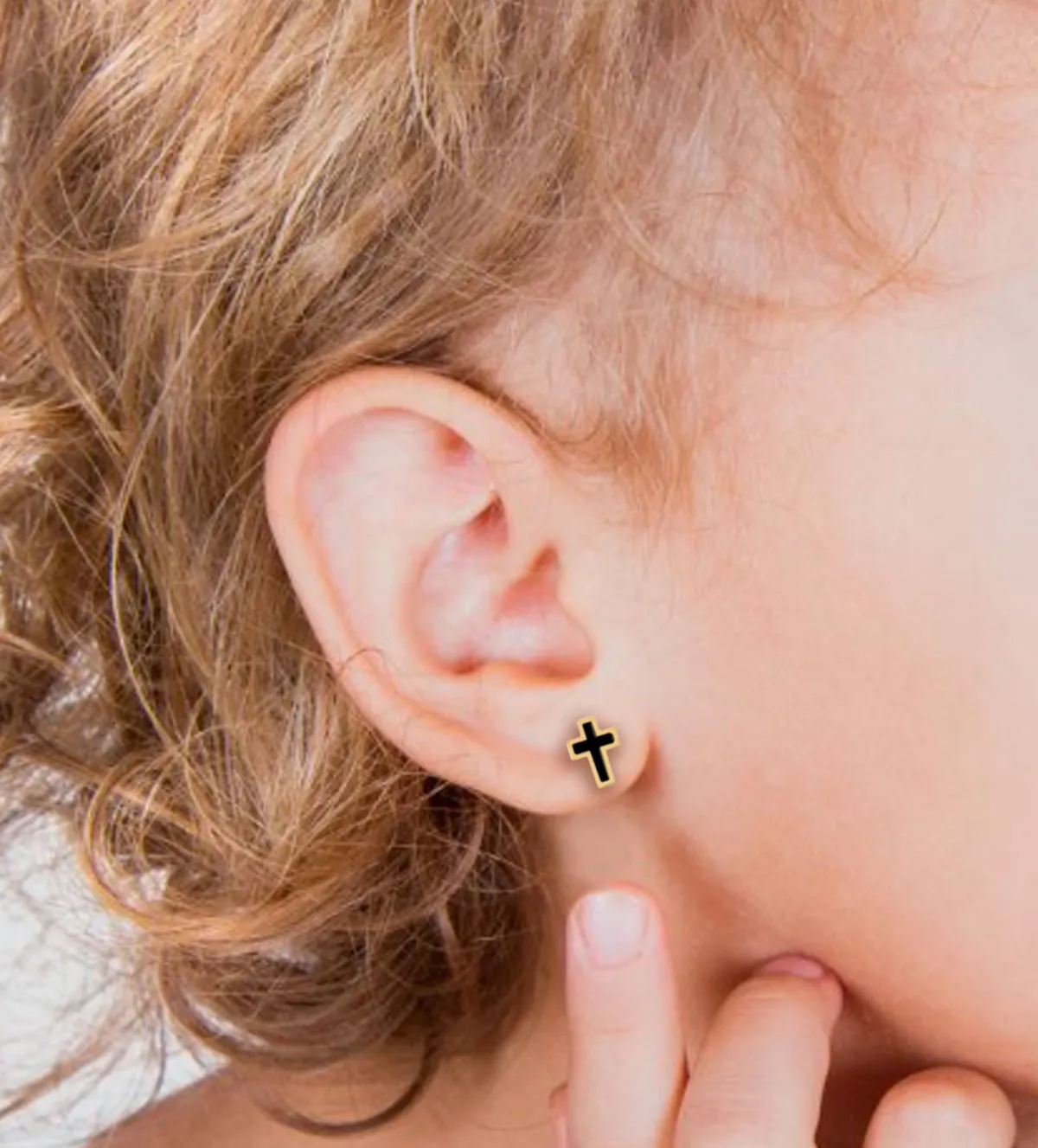 Pendientes de bebé cruz esmaltada en negro cruz esmaltada en negro 019_9k4-09175-1 modelo bebe