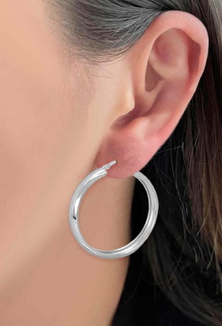 pendientes de aro plata de ley grabado greca foto montaje modelo para web el rubi joyeros