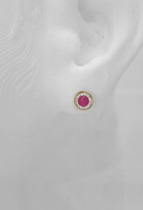 Pendientes oro 9 ktes para niña 292_9K14-Z911-0003 pendientes para niña oro amarillo 9 ktes piedra rosa con orla vista en modelo 292_9K14-Z911-0003_02