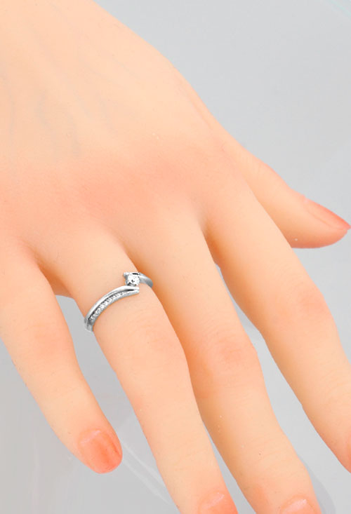 Anillo oro blanco con circonitas brazo cruzado para mujer 243_177-01364 anillo oro blanco con circonitas foto maniqui 243_177-01364