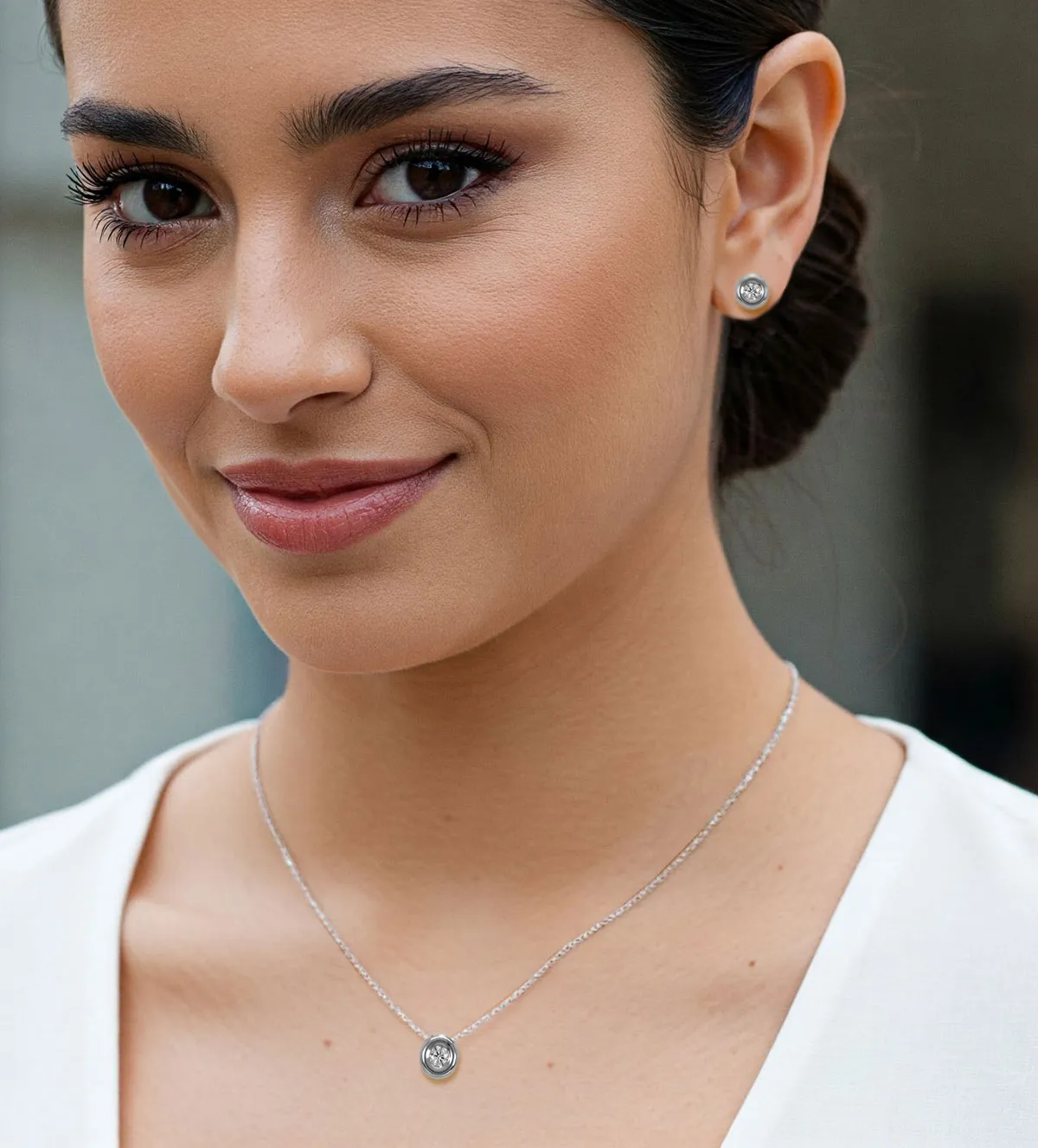 gargantilla-de-oro-blanco-con-diamante-chaton-095_518878_02 medidas