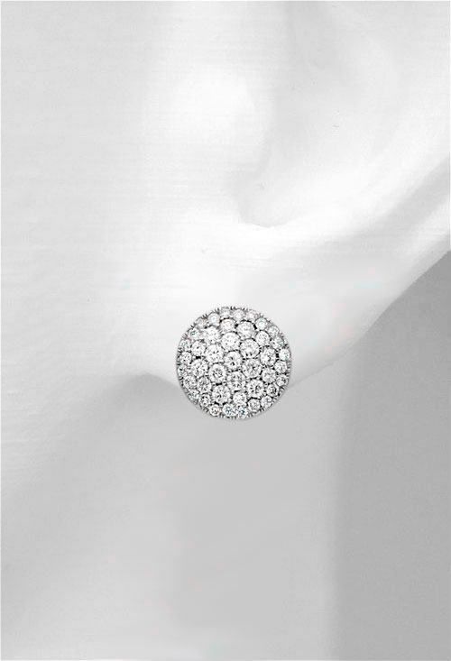 Pendientes tipo roseta oro blanco 18 kilates y diamantes 284_P010004764 pendientes oro blanco 18 kilates roseta redonda cuajada de diamantes talla brillante precio barato joyeria online foto modelo oreja 284_P010004764_02