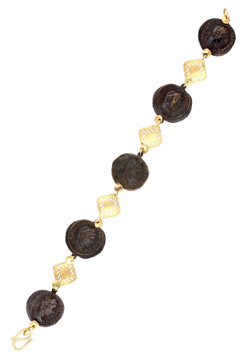 Pulsera mujer oro y monedas de bronce 095_448316 pulsera oro amarillo y monedas de bronce vista extendida