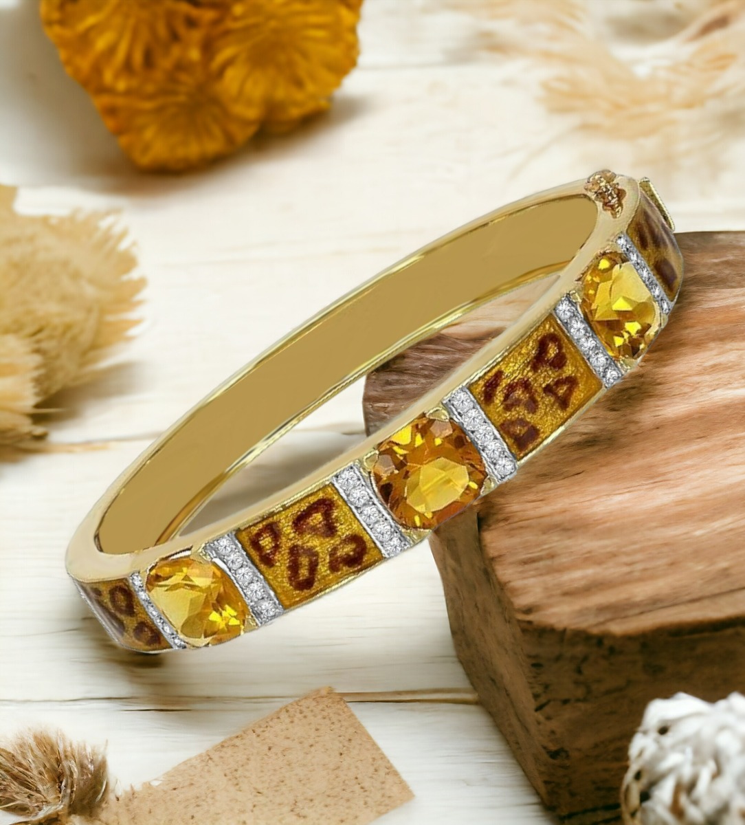 Pulsera de oro y esmalte con diamantes 111_6176 pulsera de oro citrinos y diamantes con esmalte a fuego piel de jaguar foto redes sociales 111_JAGUAR-PUL_02