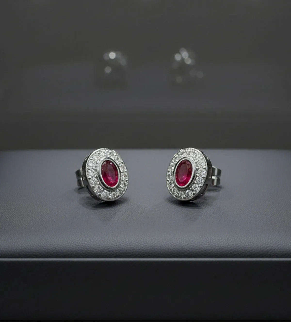 Pendientes de oro con diamantes y rubíes 020_TB9913 pendientes-de-oro-blanco-con-rubi-y-brillantes-020_TB9913_05