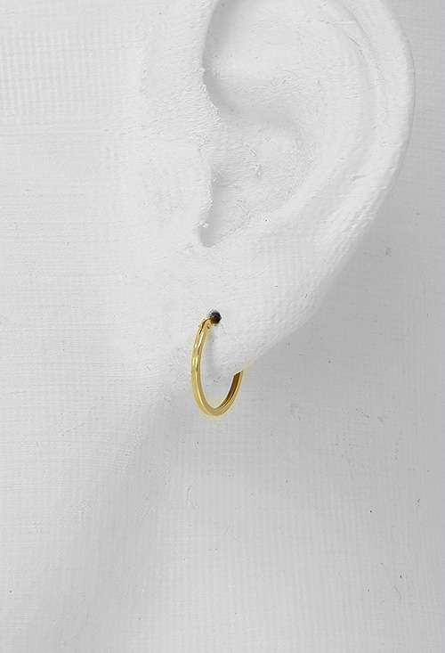 pendientes de aro oro amarillo 18 ktes vistos en expositor 030_2940-14_02