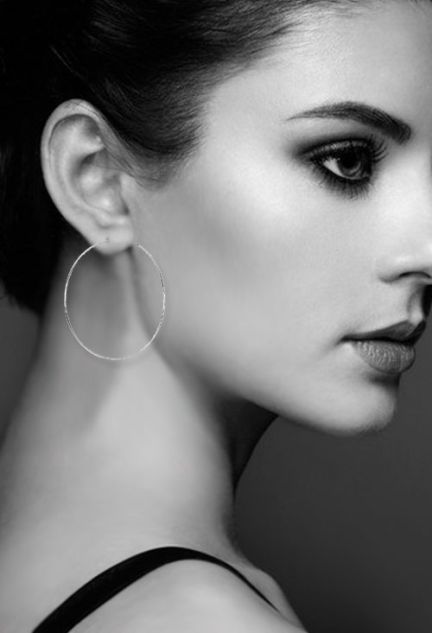 pendientes de aro plata ley 54 mm de diámetro foto montaje modelo para web el rubi joyeros