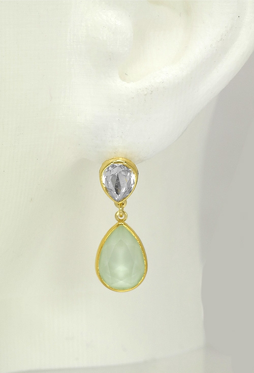 pendientes largos de plata chapada marca victoria cruz vista en modelo de oreja 273_A2093-87T_02