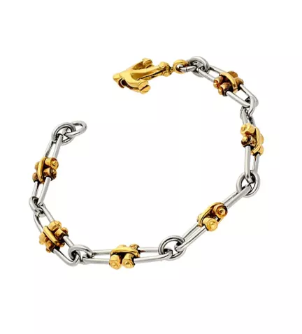 pulsera de oro y acero industrial toma oblicua