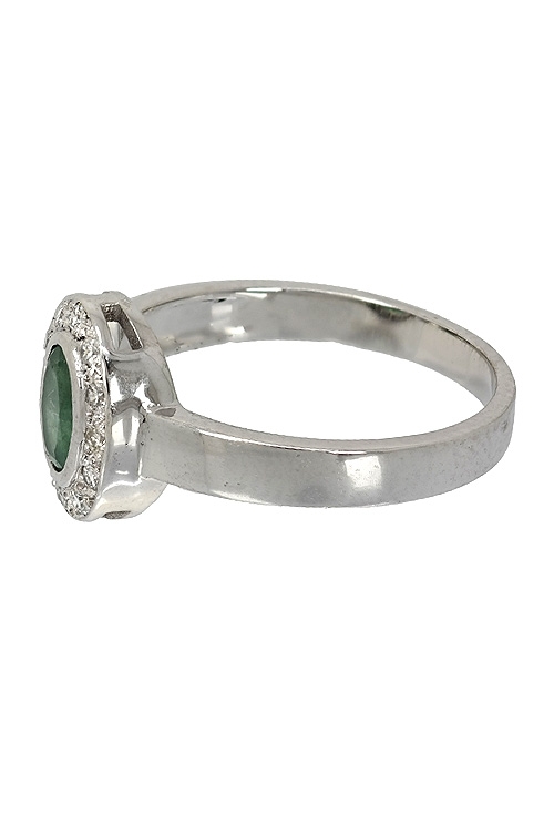 Sortija mujer oro blanco 18 ktes esmeralda y diamantes 020_SB10868 anillo de oro blanco con esmeraldas y diamantes vista en plano 020_SB10868_02