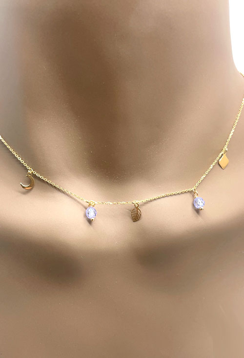 gargantilla oro amarillo 18 kilates con cuarzos malvas y 3 formas diferentes de oro fotografia maniqui para exhibir en la web de el rubi joyeros