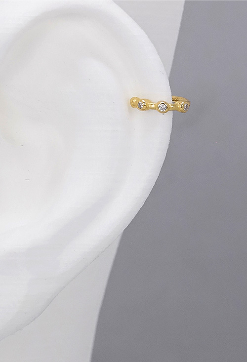 Piercing de helix de oreja chapado en oro en nuestra joyeria online peto