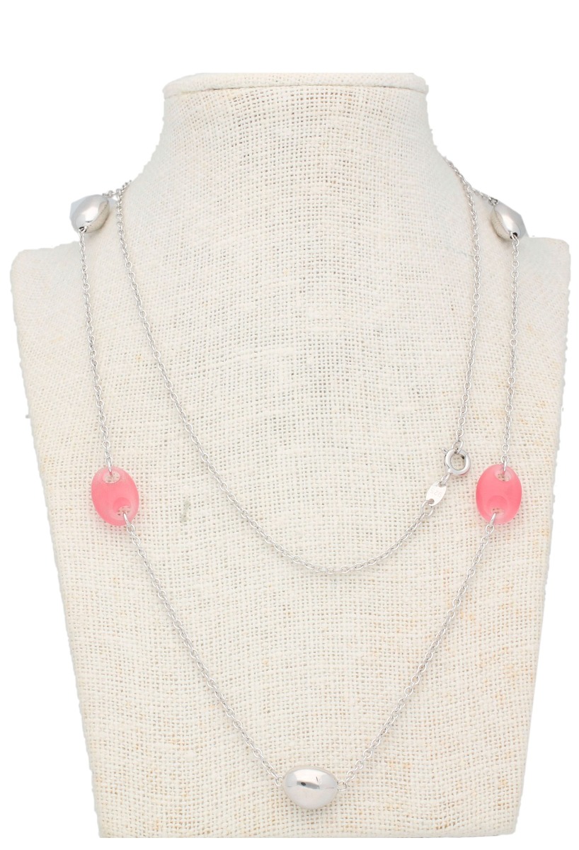 collar de plata con entrepiezas y cuarzos rosa forma calabrote vista peto