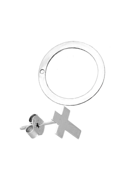 Pendientes de plata dos piezas cruz y circulo pendientes de plata dos piezas cruz y circulo fotografia toma dos elementos 240_PPLA-CRUZP_02