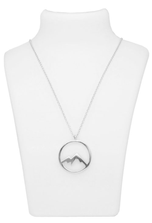 Gargantila de plata motivo montañas gargantilla de plata montañas nevadas foto con peto