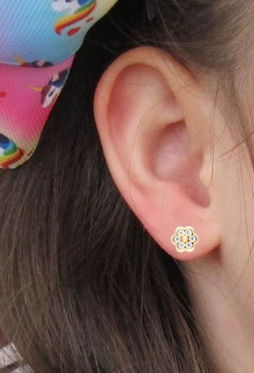 Pendientes para niña oro 18k y circonitas forma de flor pendientes niña oro 18 kilates y circonitas vista modelo